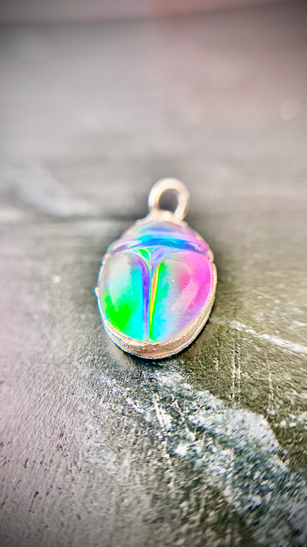 Skarabäus Aurora Opal Anhänger, mit/ohne Kette, Silber, Unikat