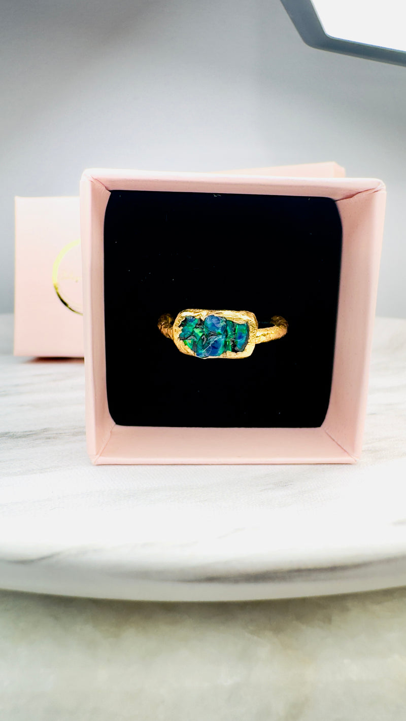 Ring mit vielen Roh Kristall Opal Stücken, Gold plattiert, Größe 61