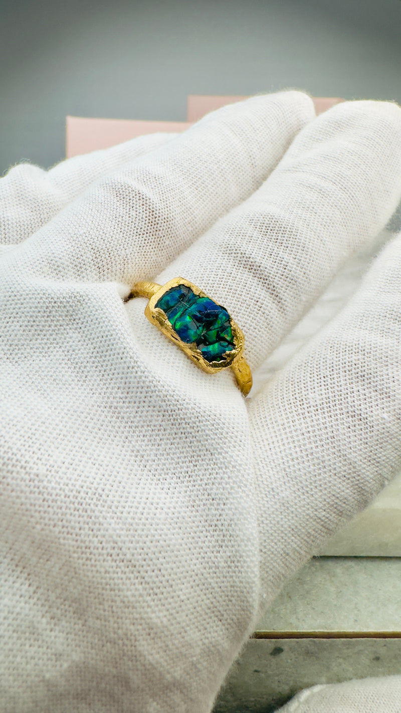 Ring mit vielen Roh Kristall Opal Stücken, Gold plattiert, Größe 61