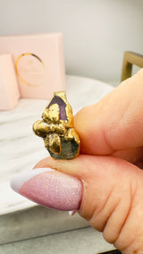 Ring mit Aquamarin, Amethyst und Biene, Gold plattiert, Größe 60