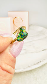 Ring schwarzer Roh-Kristall-Opal, Gold plattiert, Größe 58